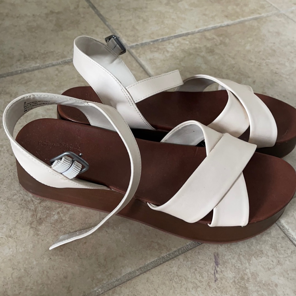 Universal Threads White Platforms